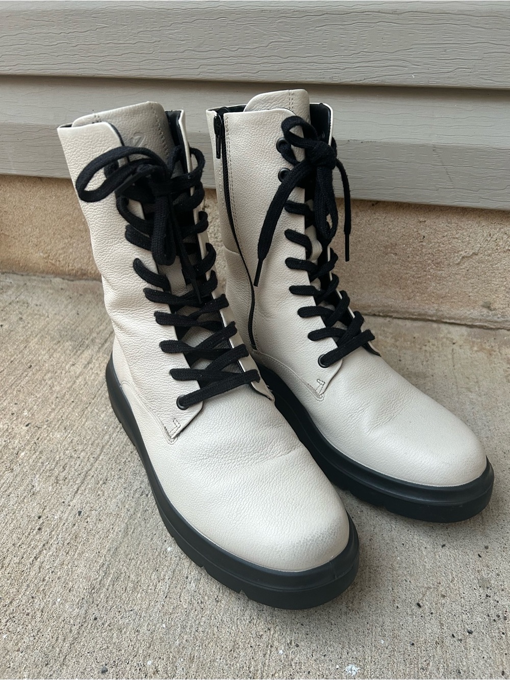 ECCO NOUVELLE WOMEN'S Cream Lace-Up Combat Boots with Black Soles Size 39